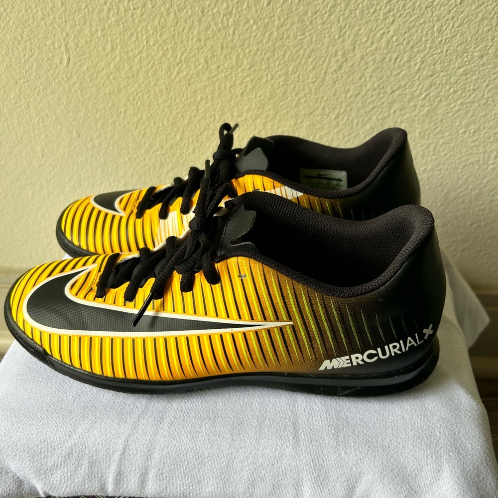 Men’s soccers shoes